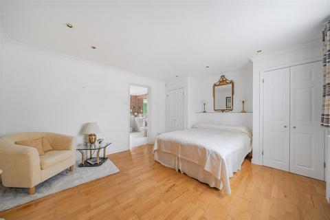 23 Penhaligon Way, St Austell, PL25 3AR