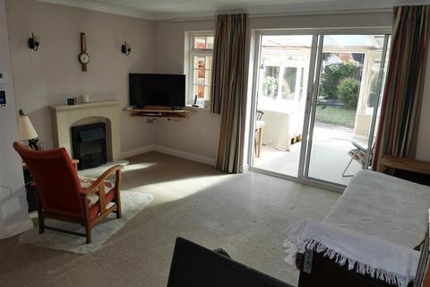 2 bedroom detached house for sale, Ullswater Drive, Littlehampton BN17