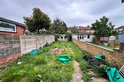 3 bedroom terraced house for sale, Henley Road, Ilford