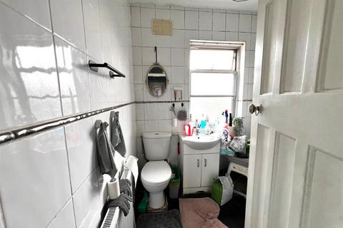 312 Henley Road, Ilford, IG1 2TL