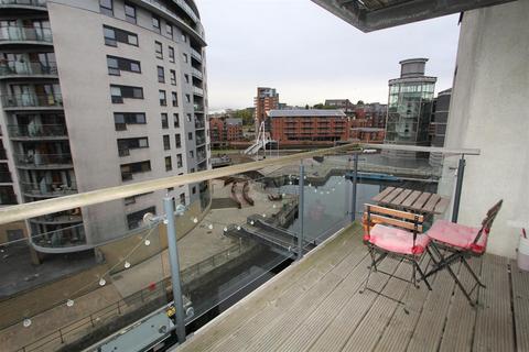 2 bedroom flat to rent, Mackenzie House, Leeds Dock