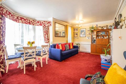 1 bedroom retirement property for sale, Cambridge Road, Southend-on-Sea SS1