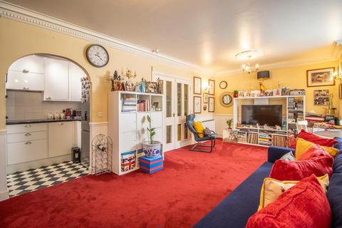 1 bedroom retirement property for sale, Cambridge Road, Southend-on-Sea SS1