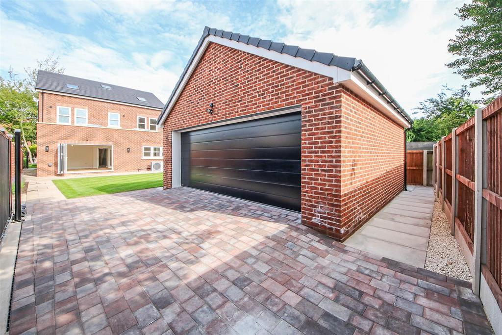 Detached Garage