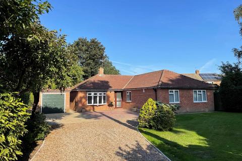 3 bedroom detached bungalow to rent, Barmby Road, Pocklington