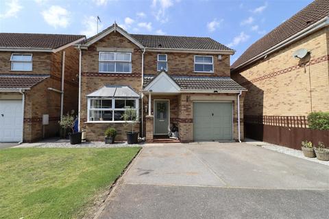 4 bedroom detached house for sale, St Aiden Close, Market Weighton