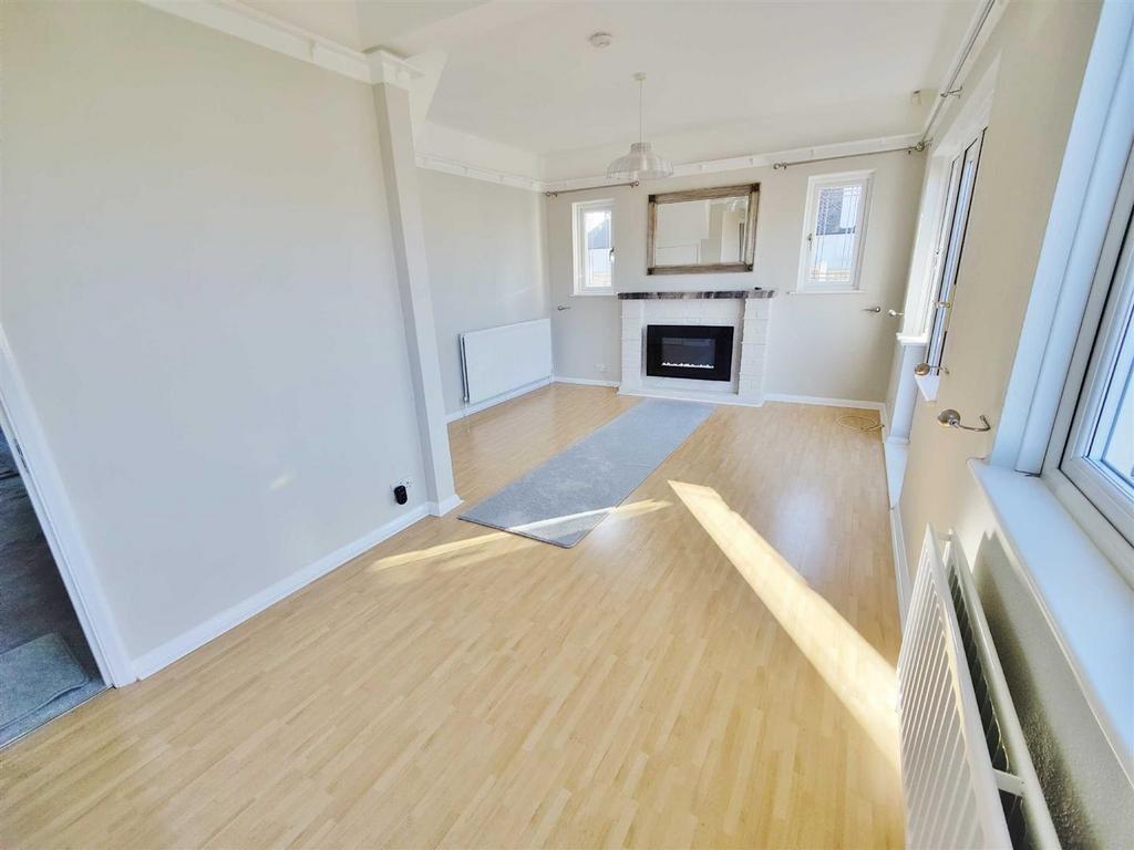 Bridgwater Drive, Westcliff On Sea 3 bed detached bungalow £1,795 pcm