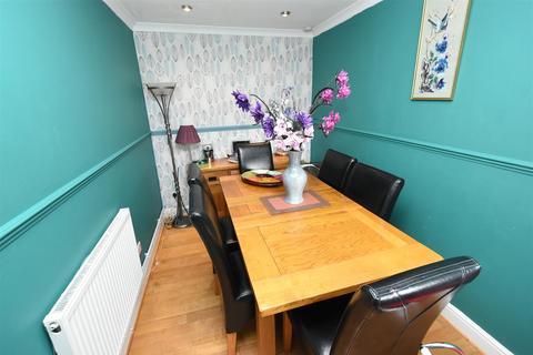 3 bedroom semi-detached house for sale, Holbek Road, Canvey Island SS8