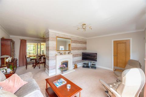 6 Ashfurlong Close, Sheffield, S17 3NN