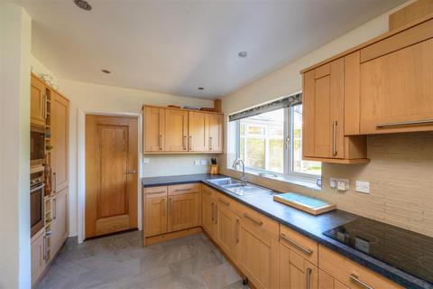 6 Ashfurlong Close, Sheffield, S17 3NN