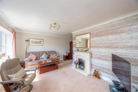 6 Ashfurlong Close, Sheffield, S17 3NN