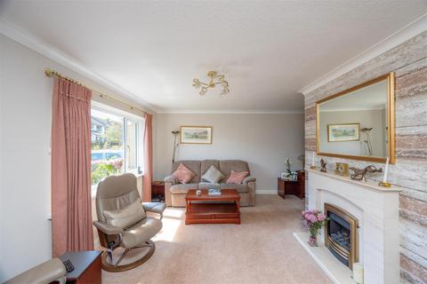 6 Ashfurlong Close, Sheffield, S17 3NN