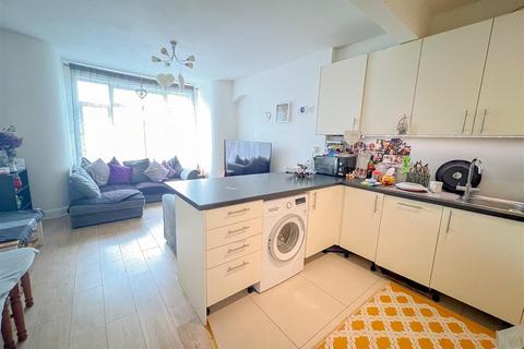 2 bedroom flat for sale, Glossop Road, South Croydon