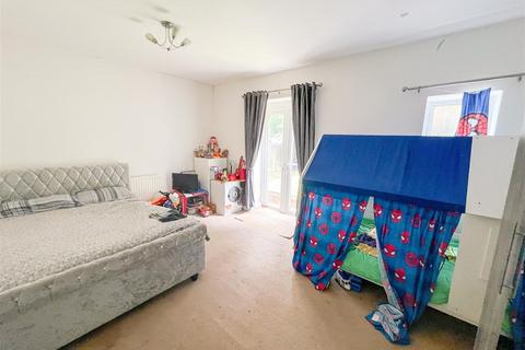 Flat 1, 12 Glossop Road, South Croydon, CR2 0PU