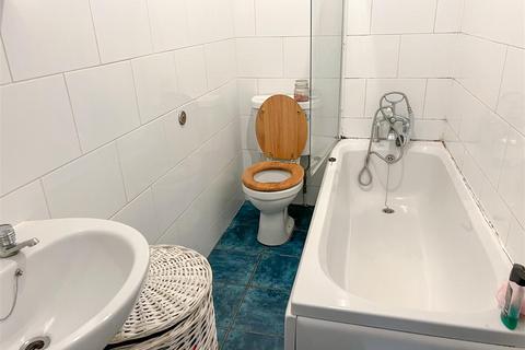 Flat 1, 12 Glossop Road, South Croydon, CR2 0PU