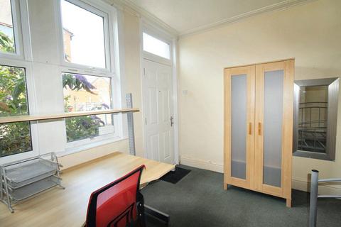 1 bedroom property to rent, Portland Street, Beeston, Nottingham, NG9 2LP