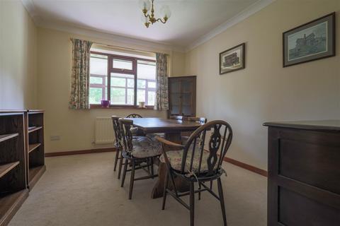 8 Bassett Close, Cheadle, Stoke-on-trent, ST10 1UU