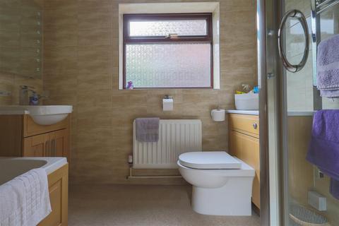 8 Bassett Close, Cheadle, Stoke-on-trent, ST10 1UU