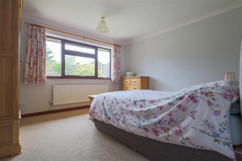 8 Bassett Close, Cheadle, Stoke-on-trent, ST10 1UU