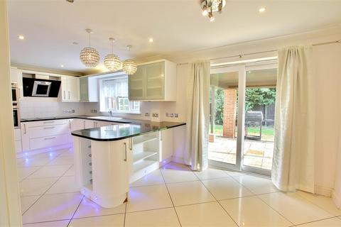 5 bedroom detached house to rent, Elsworth Close, St. Ives