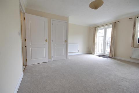 4 bedroom terraced house to rent, Robertson Way, Sapley, Huntingdon