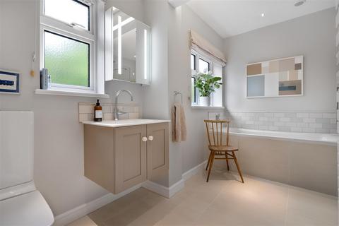 Lavinia Forest Road, Ascot, SL5 8QF