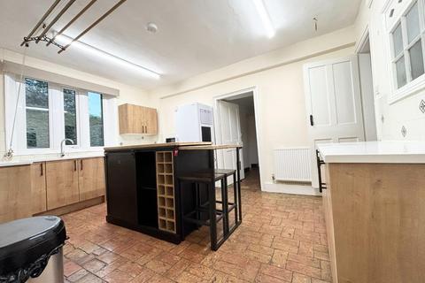 5 bedroom detached house to rent, 53 High Street, Chippenham CB7