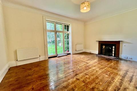 5 bedroom detached house to rent, 53 High Street, Chippenham CB7