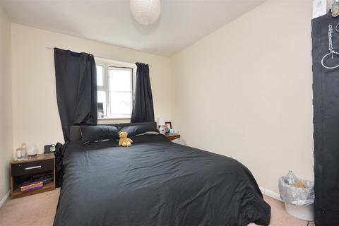 1 bedroom flat for sale, Falmouth Close, Eastbourne