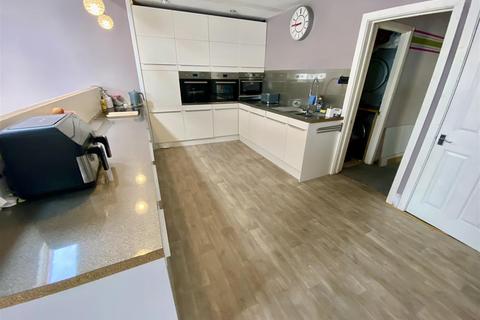 3 bedroom detached bungalow for sale, Cricklade Road, Swindon SN2