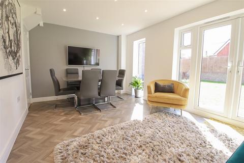 37 Ellis Road, Thorpe-le-soken, Clacton-on-sea, CO16 0DZ