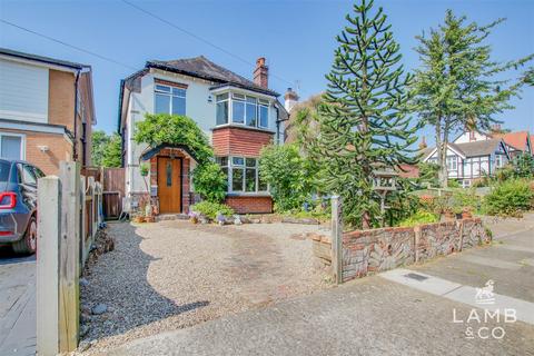 3 bedroom detached house for sale, Connaught Gardens West, Clacton-On-Sea CO15