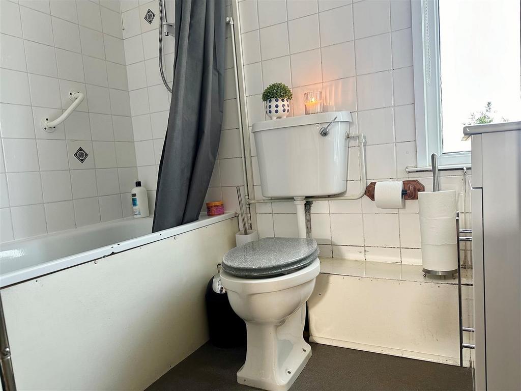 Bathroom.jpg