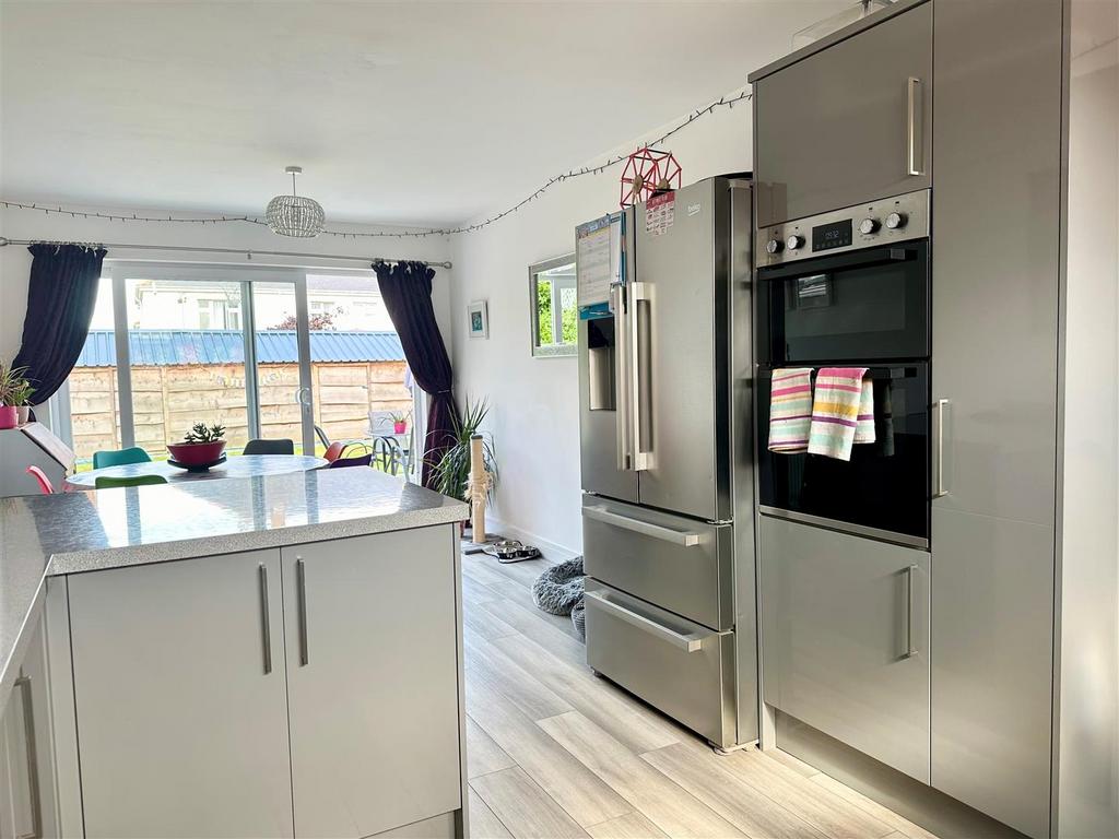 Kitchen 3.jpg