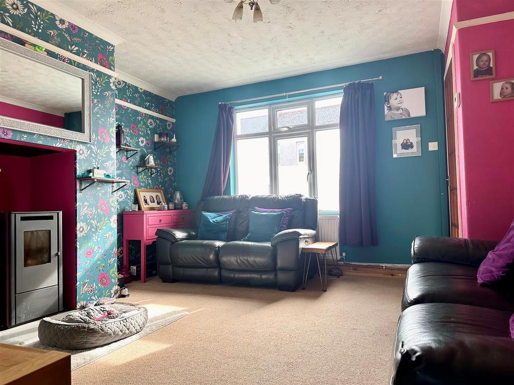 Living Room 1.jpg