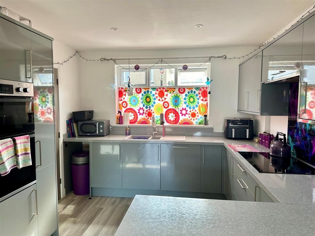 Kitchen 6.jpg