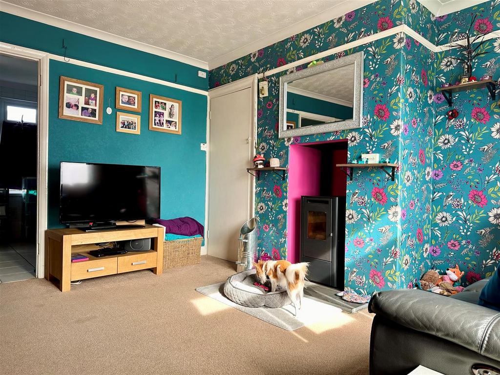 Living Room 2.jpg