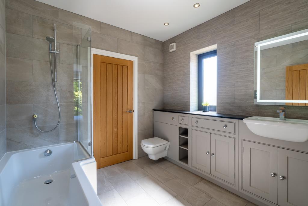Jack-and-Jill En-Suite