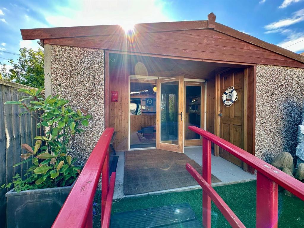 Summerhouse / Bar