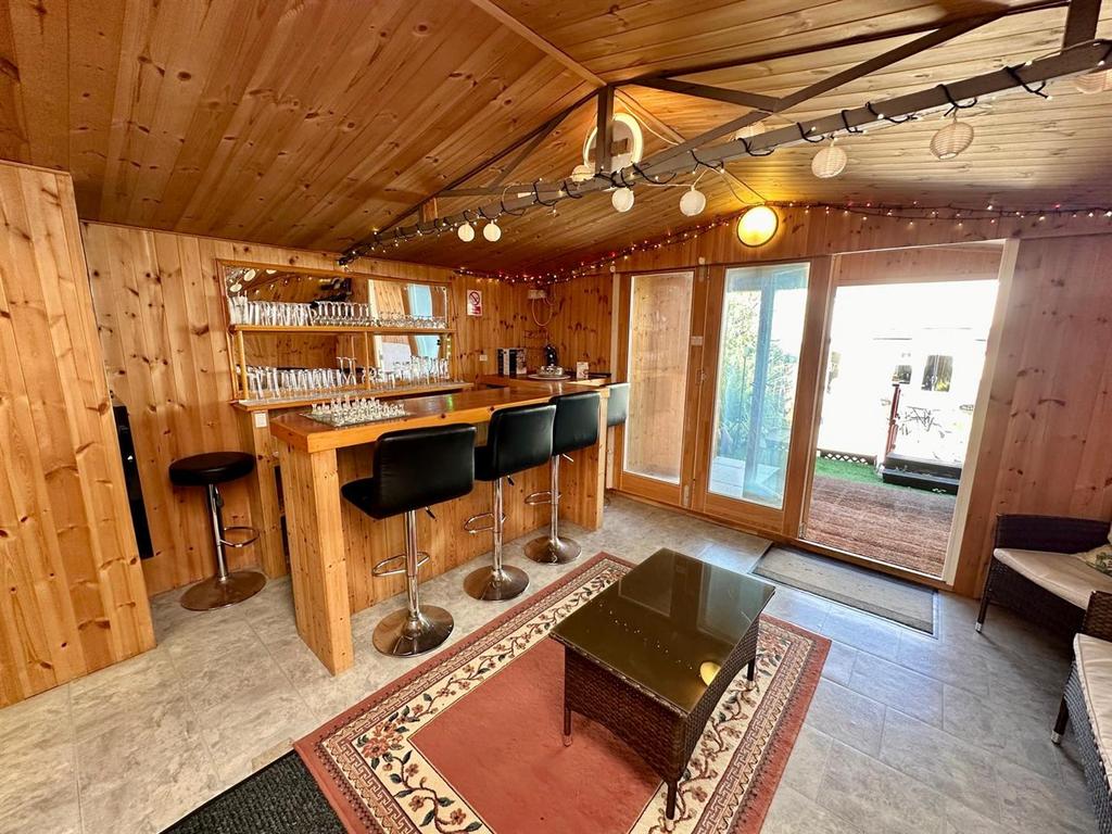 Summerhouse / Bar