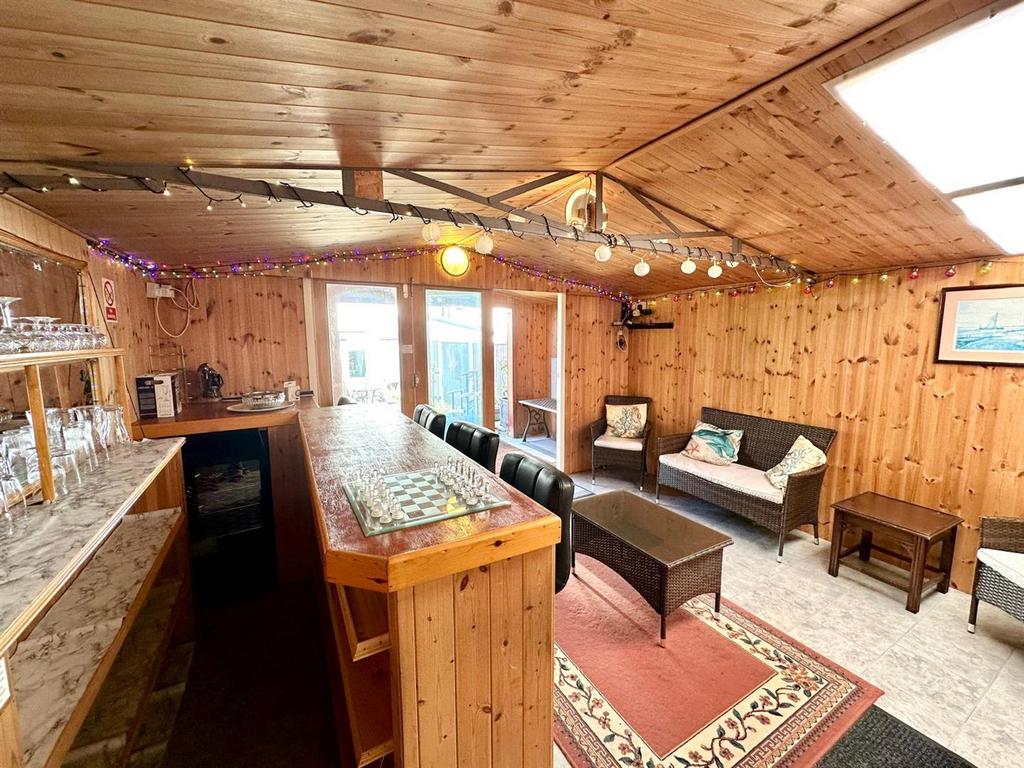 Summerhouse / Bar