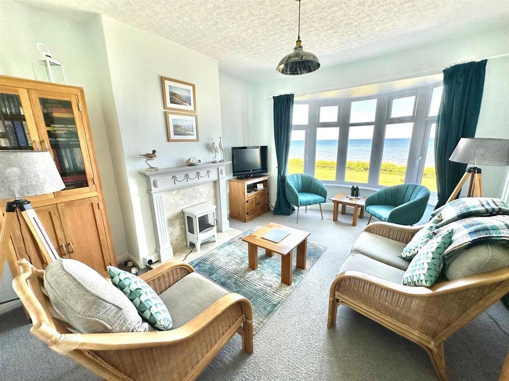 Lounge / Bedroom 2 (1st Floor)