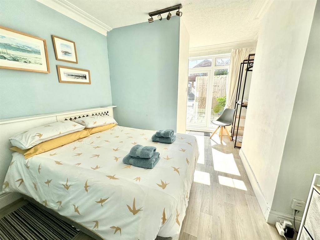 Master Bedroom (GF)