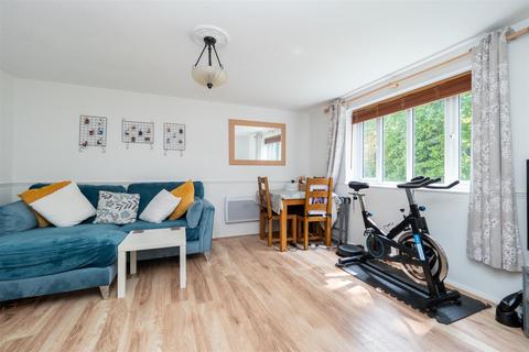 2 bedroom apartment for sale, Chipstead Close, Sutton