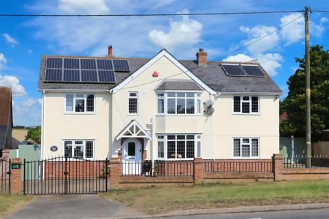 4 bedroom detached house for sale, Harwich Road, Great Oakley