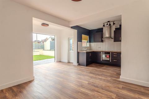 4 Forester Grove, Carlton, Nottingham, NG4 1FR