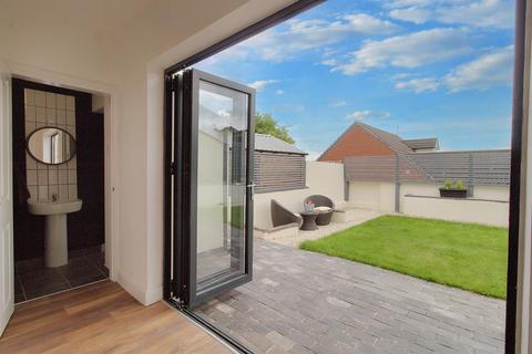 4 Forester Grove, Carlton, Nottingham, NG4 1FR