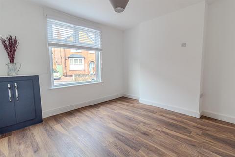 4 Forester Grove, Carlton, Nottingham, NG4 1FR