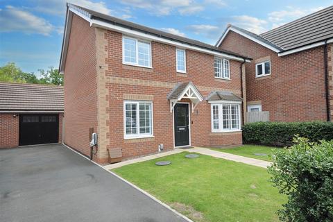 4 bedroom detached house for sale, Sweepers Avenue, Stone