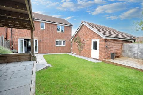 4 bedroom detached house for sale, Sweepers Avenue, Stone